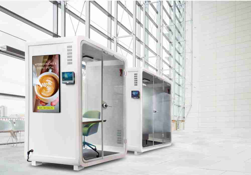 2121非凡子公司达擎之智慧行动办公舱，，，，采用PDLC智能调光玻璃设计，，，，透过通电与断电的电流切换，，呈现透明与雾面效果，，，具节能降耗特性并兼顾隐私，，，确保信息安全