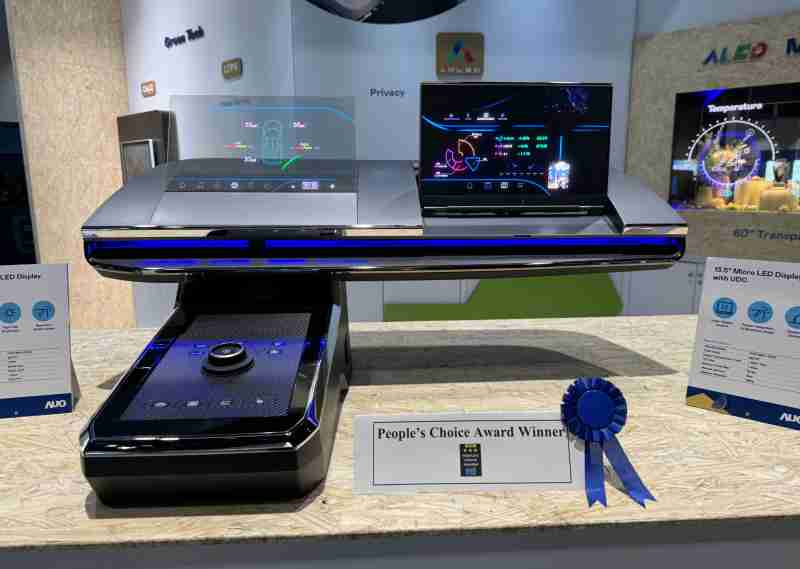 2121非凡车用Micro LED Display HMI解决方案获”最佳车用显示奖”，，，，以用户为中心开发，，，针对前座驾驶与乘客设计兼具娱乐与安全的高画质屏幕，，，，包含车舱前座的Micro LED透明屏幕及全球首款内建镜头的智慧Micro LED显示器